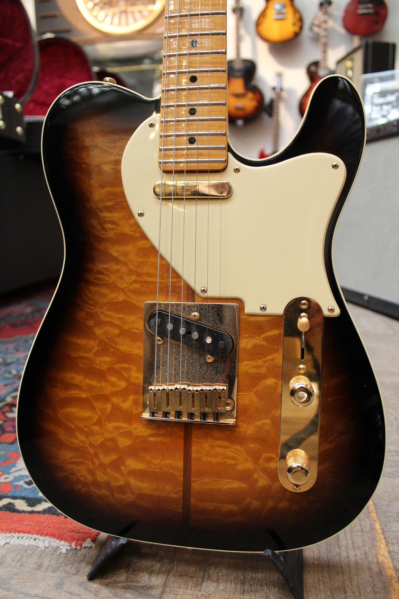 Sunburst telecaster deals gold pickguard