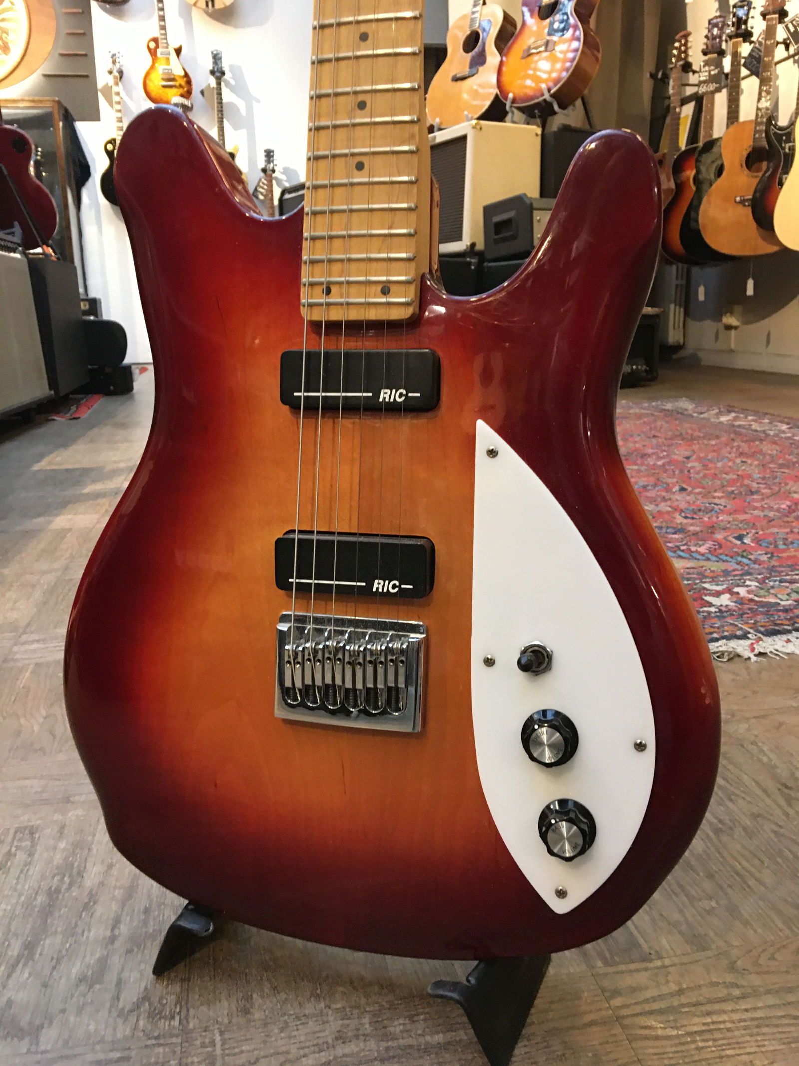 1992 Rickenbacker model 220 Hamburg fireglo