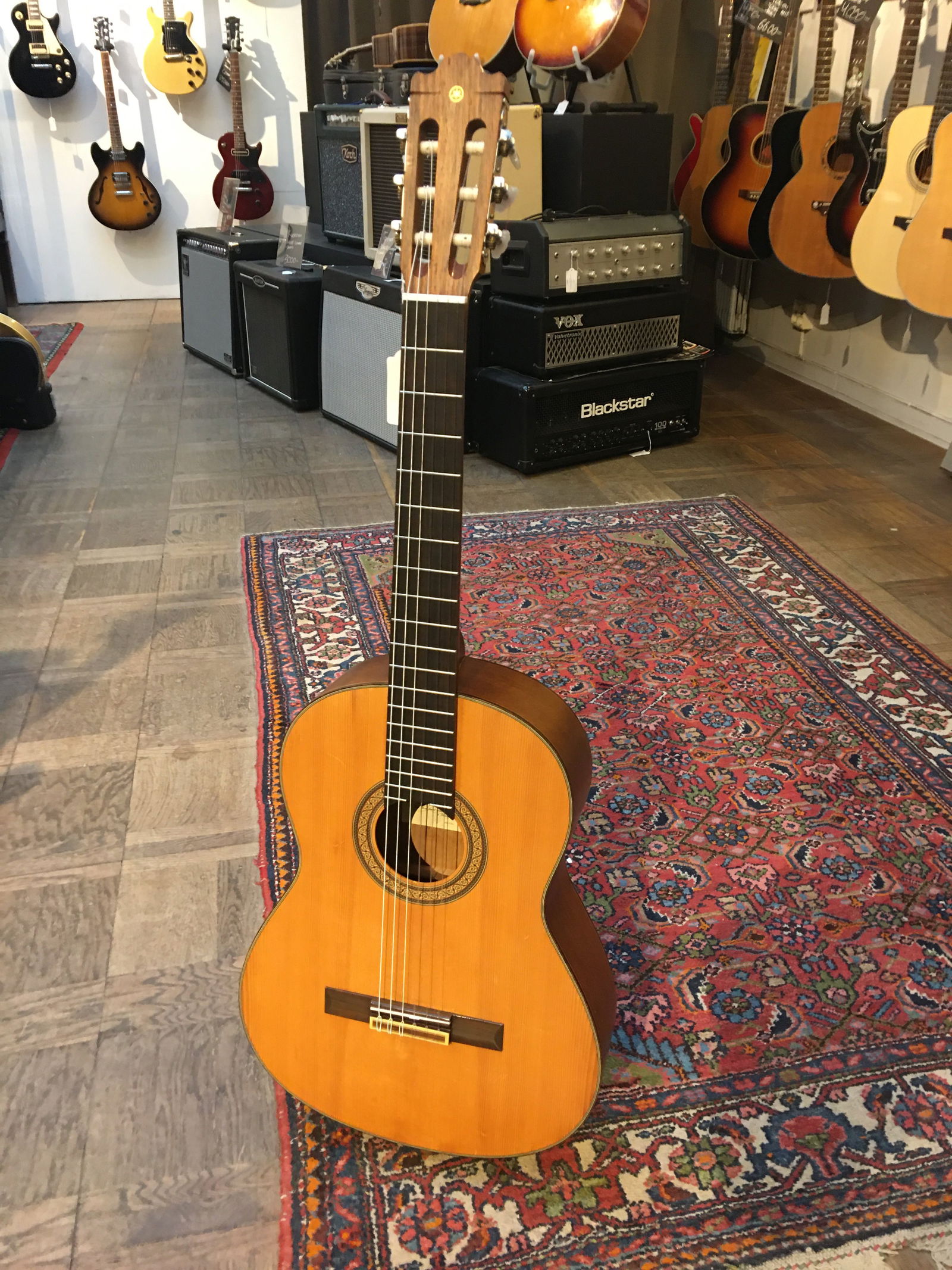 Yamaha 231 outlet guitar