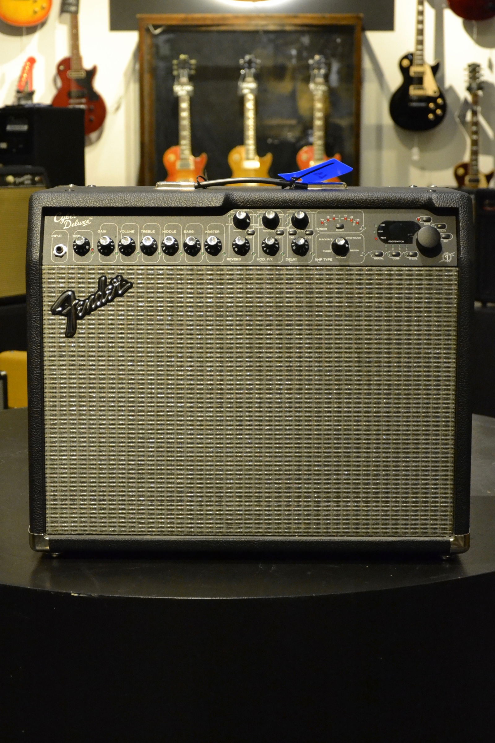 Fender cyber store deluxe amp