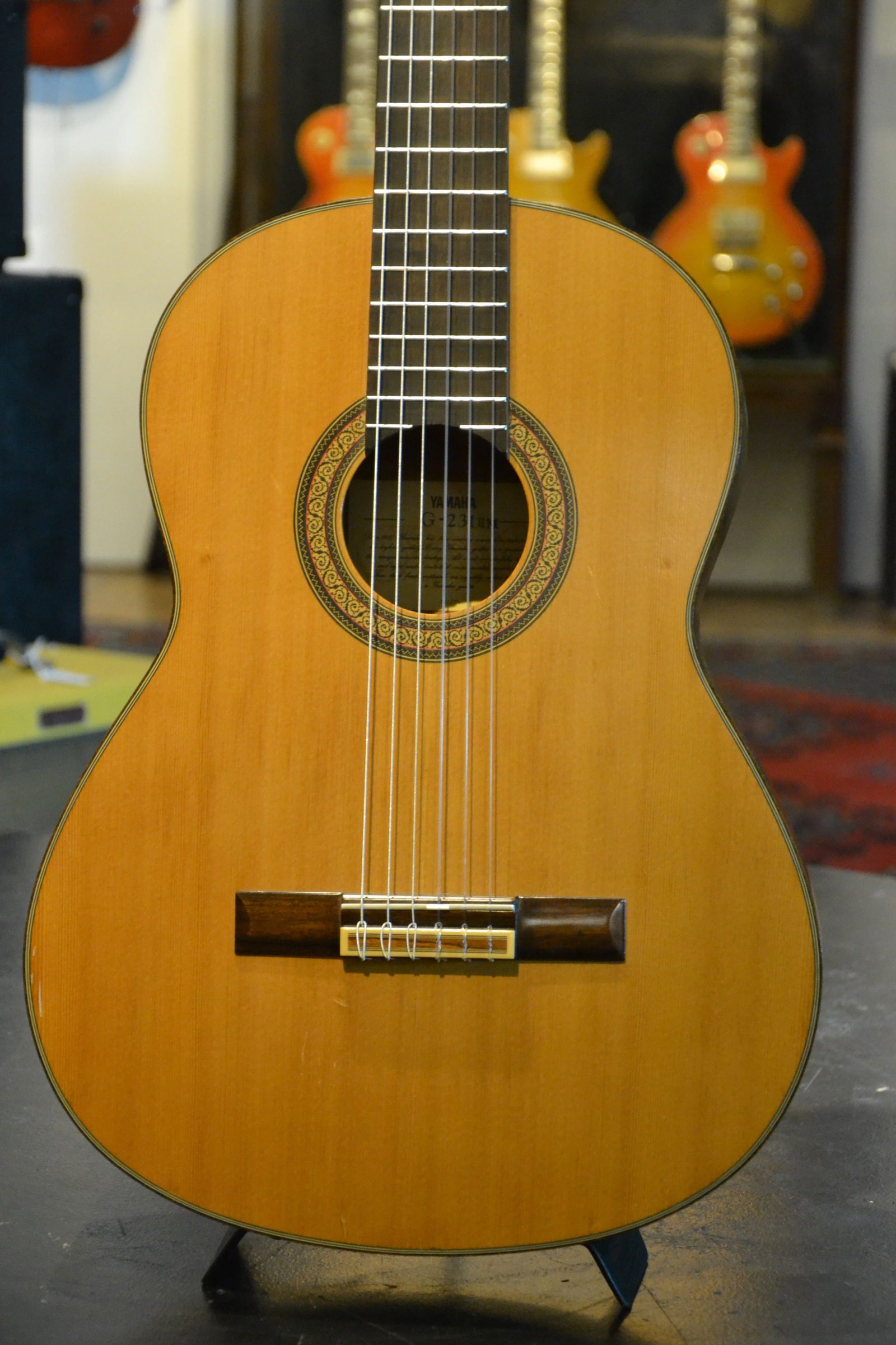 Yamaha 231 outlet guitar