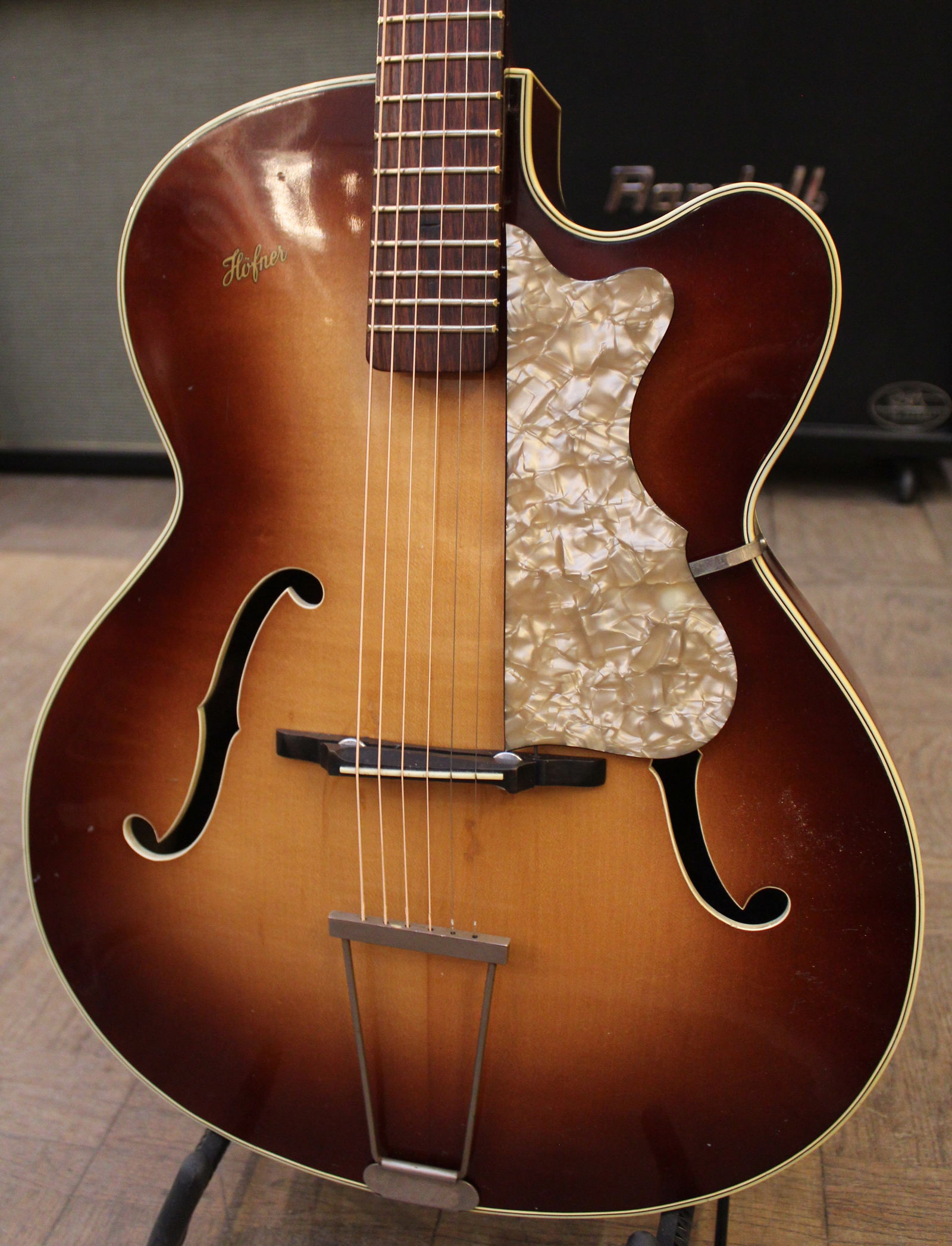 Hofner archtop shop