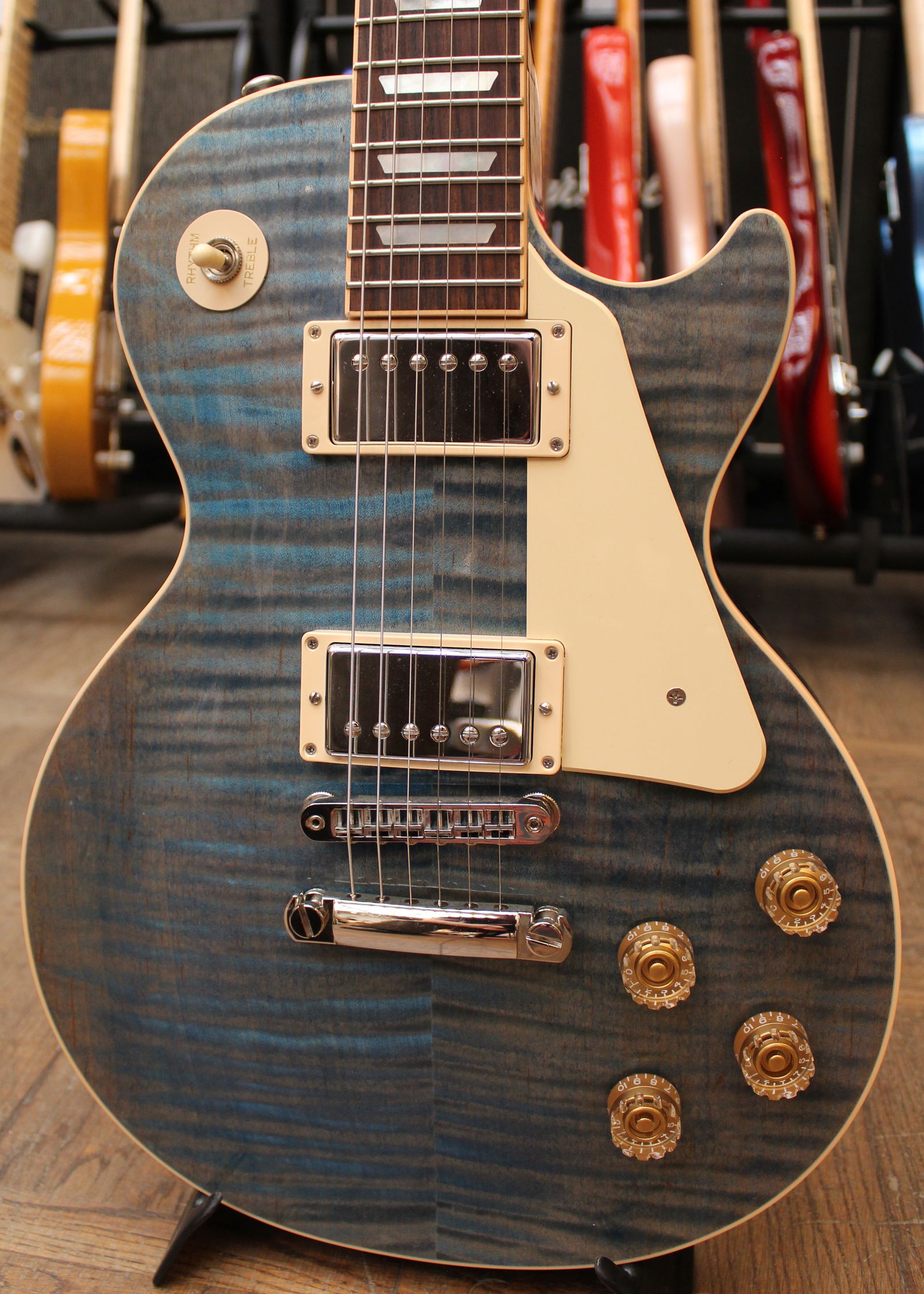 Gibson les paul traditional deals ocean blue