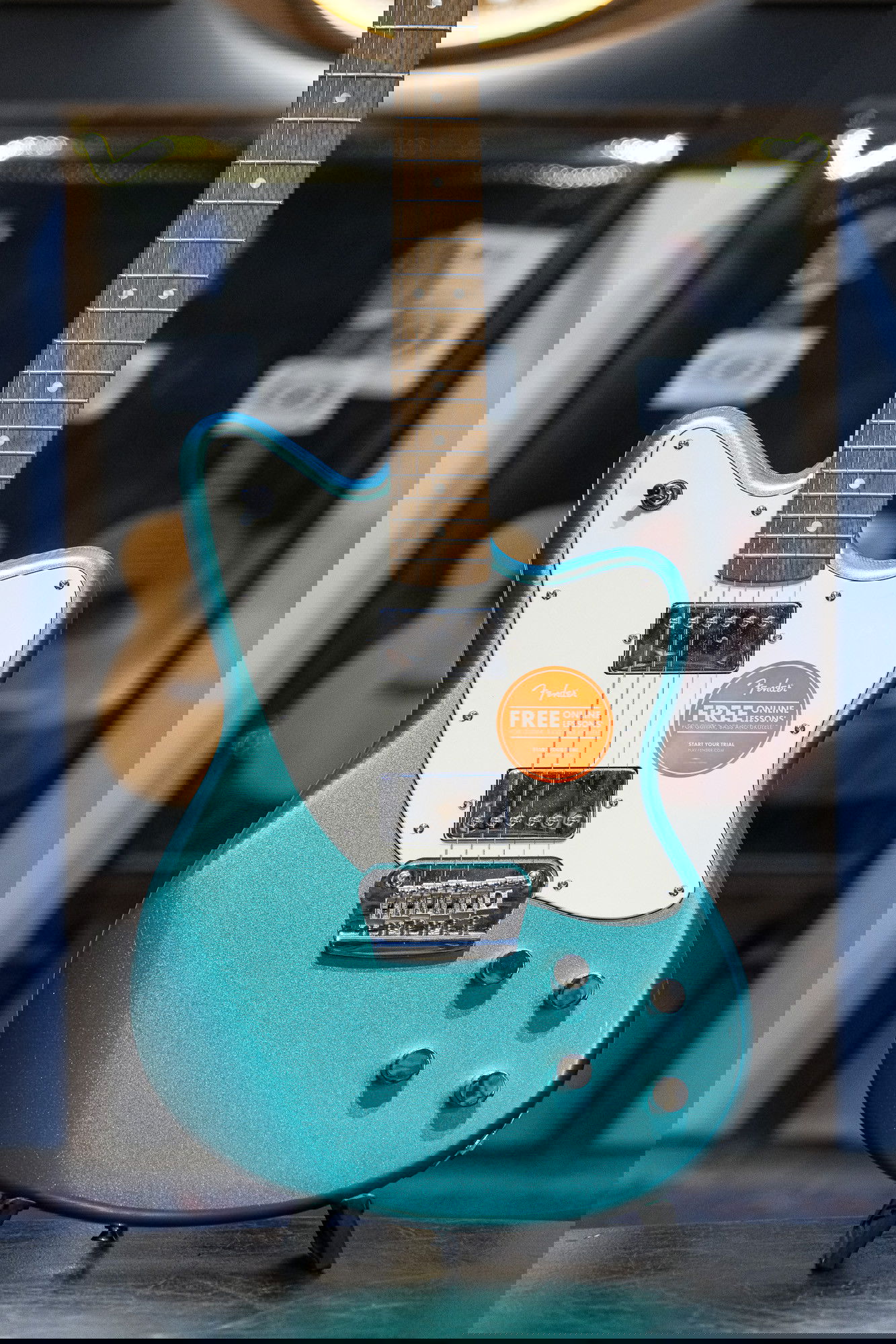 Squier Paranormal Toronado, Laurel Fingerboard, Parchment