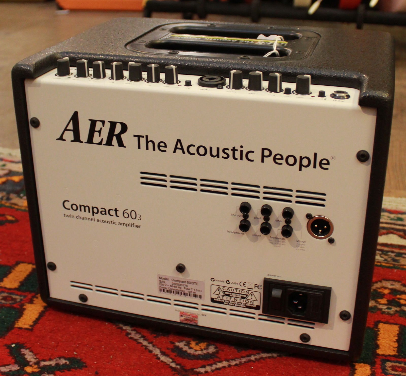 Aer compact online 60 tommy emmanuel