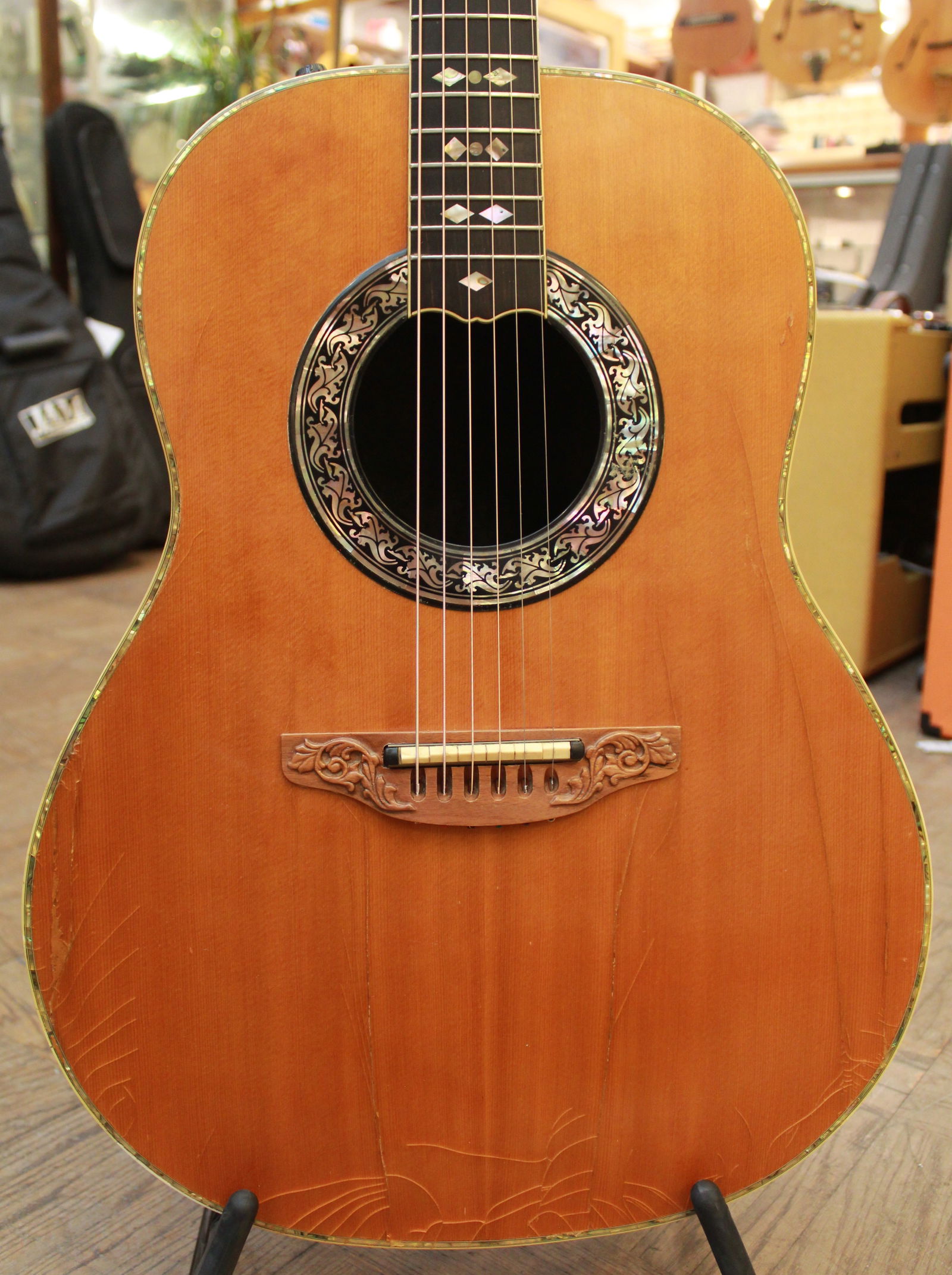 Ovation Custom Legend model 1619 natural -79 serial 196387, beg. (Stockholm)