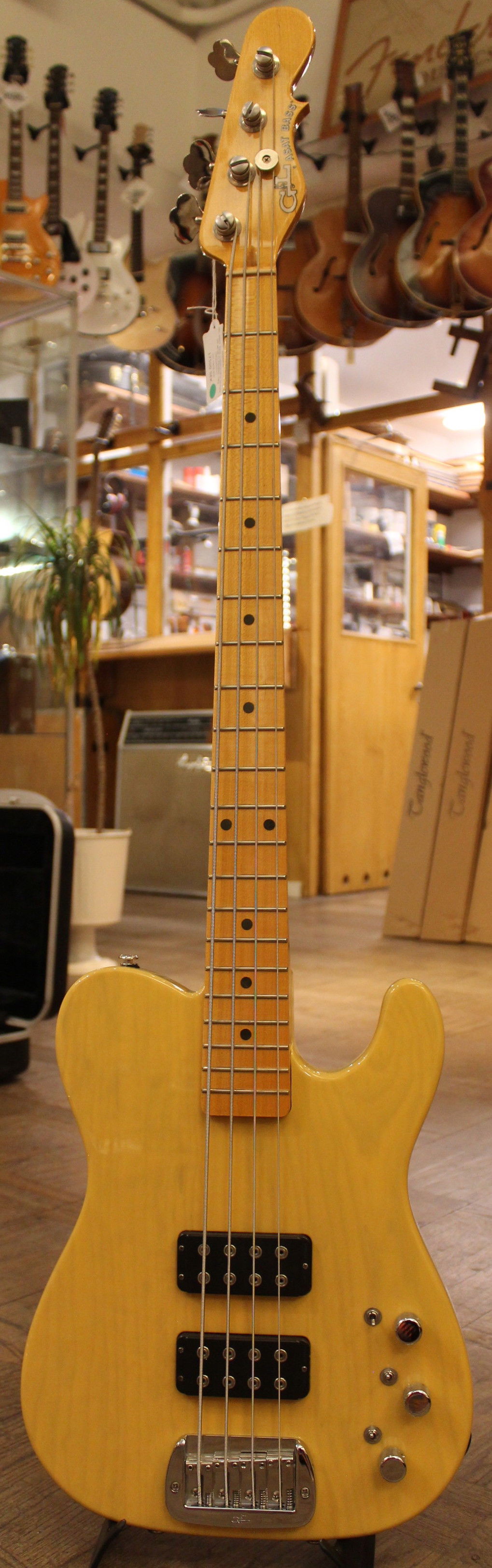 G&L ASAT Bass butterscotch blonde -09 serial CLF54894, beg. (Stockholm)