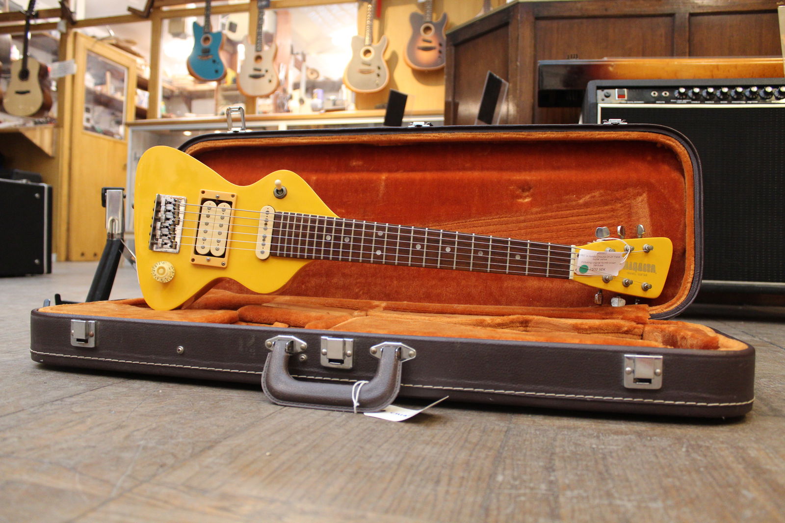 1980´s Hondo Chiquita CH-2Y Travel Guitar yellow