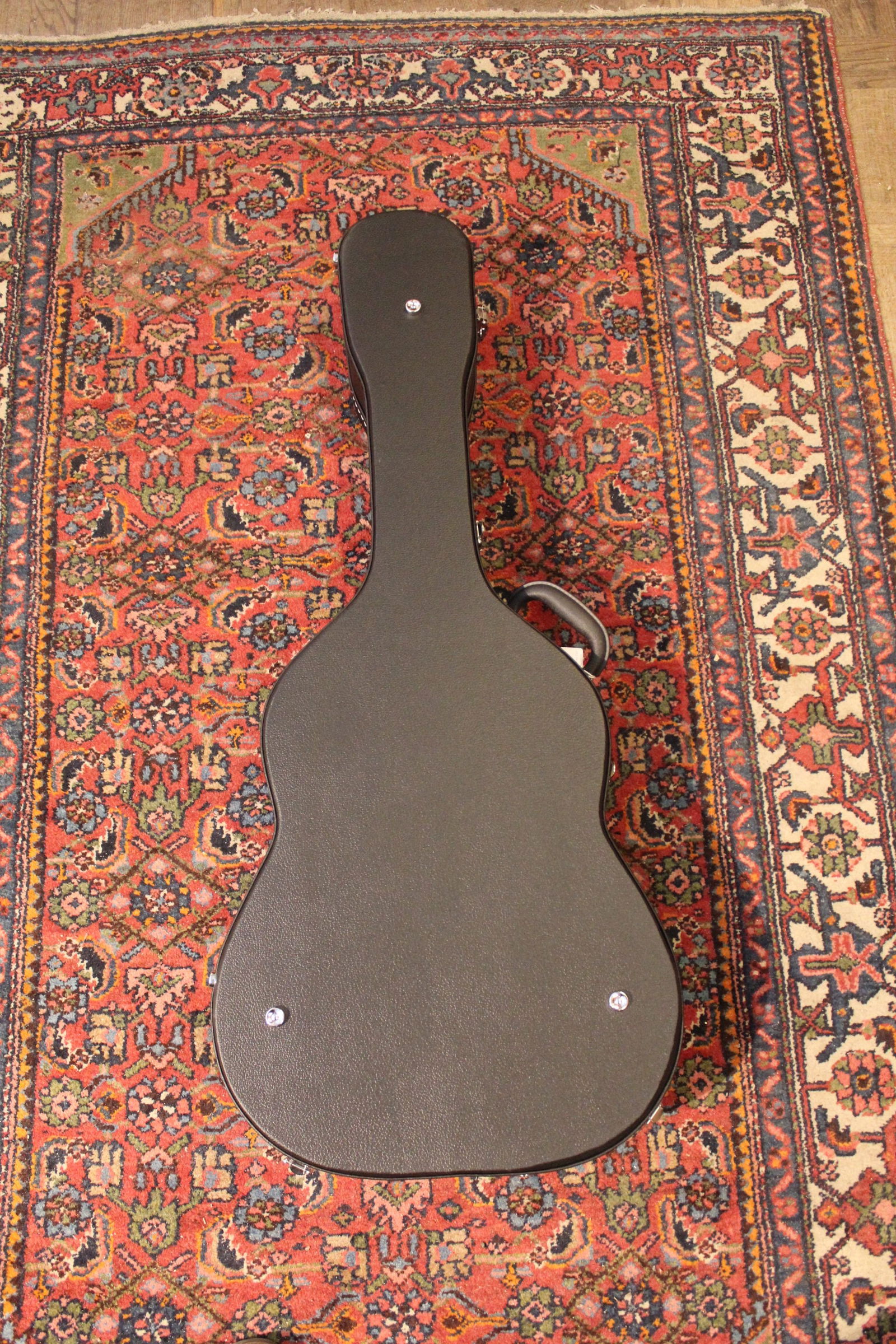 Used acoustic guitar on sale hard case